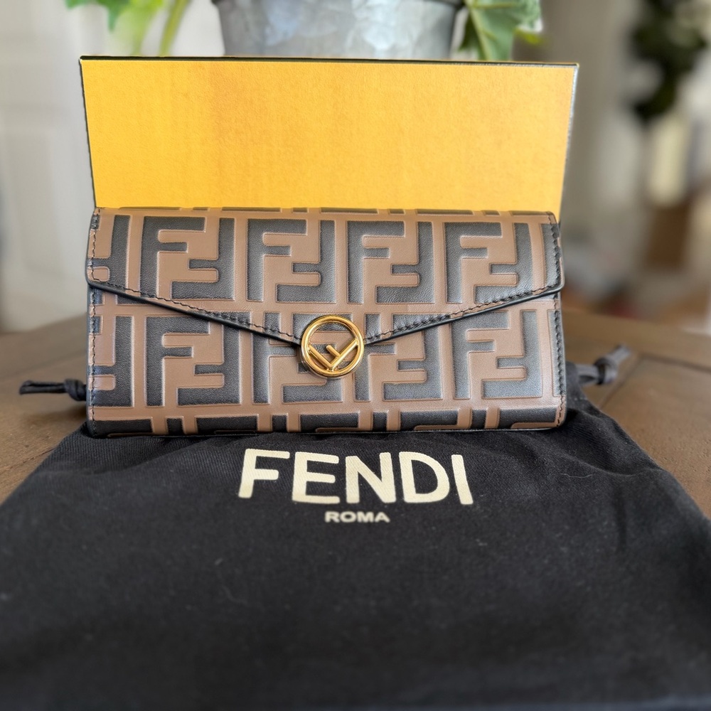 Like New Fendi Vitello FF Continental Wallet